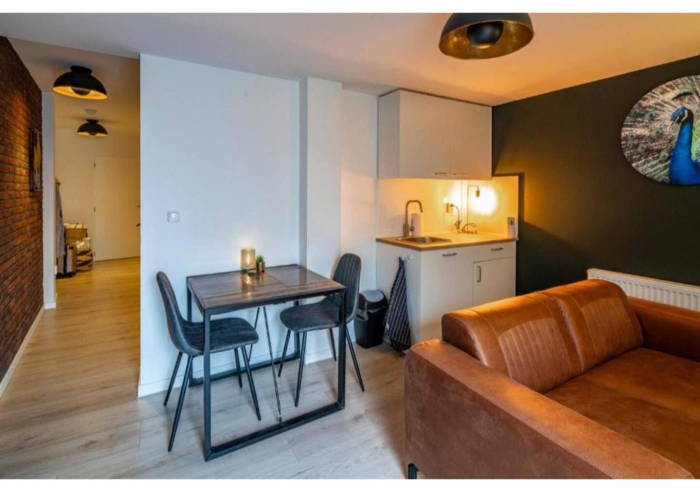B&K Urban City Suites Тилбург Экстерьер фото