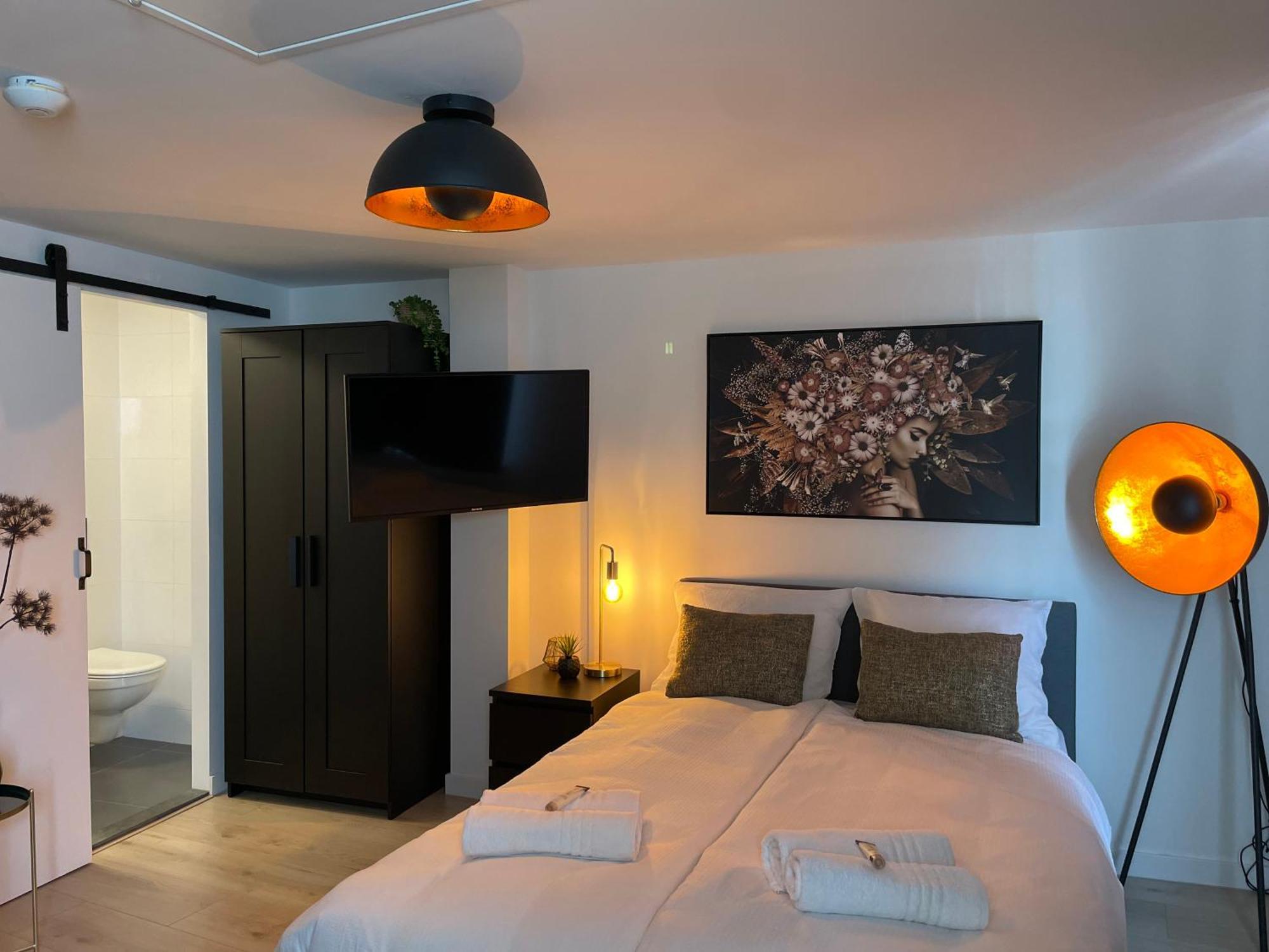 B&K Urban City Suites Тилбург Экстерьер фото