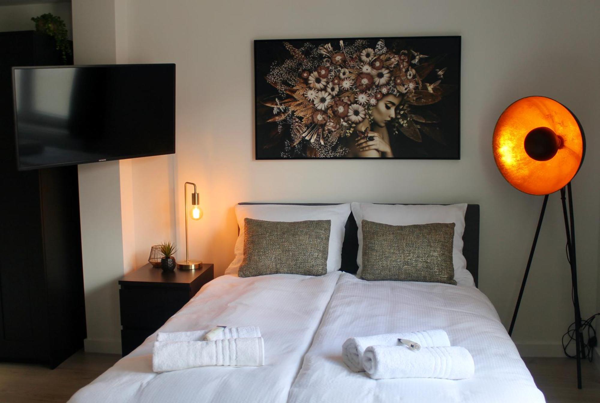 B&K Urban City Suites Тилбург Экстерьер фото