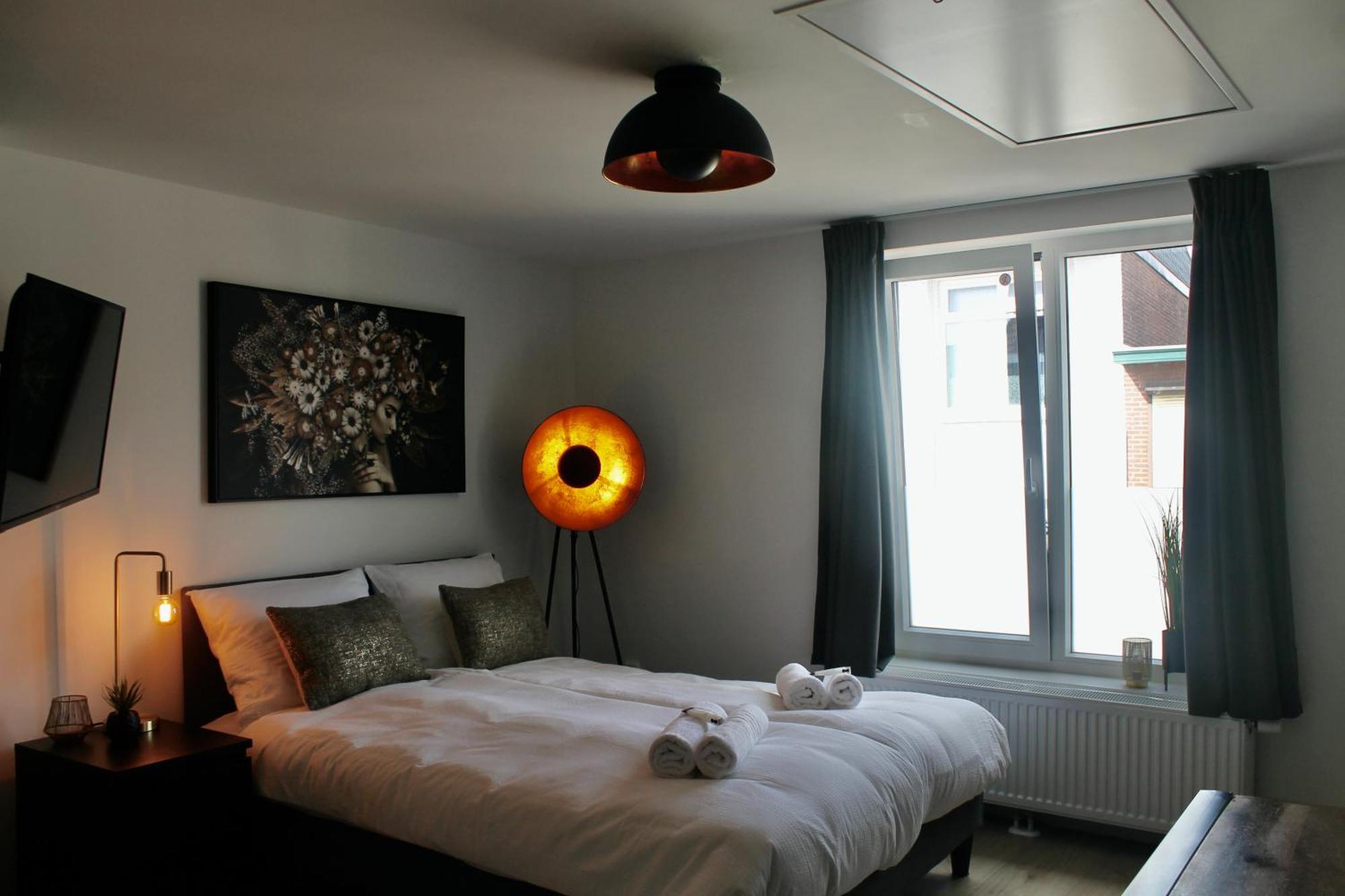 B&K Urban City Suites Тилбург Экстерьер фото
