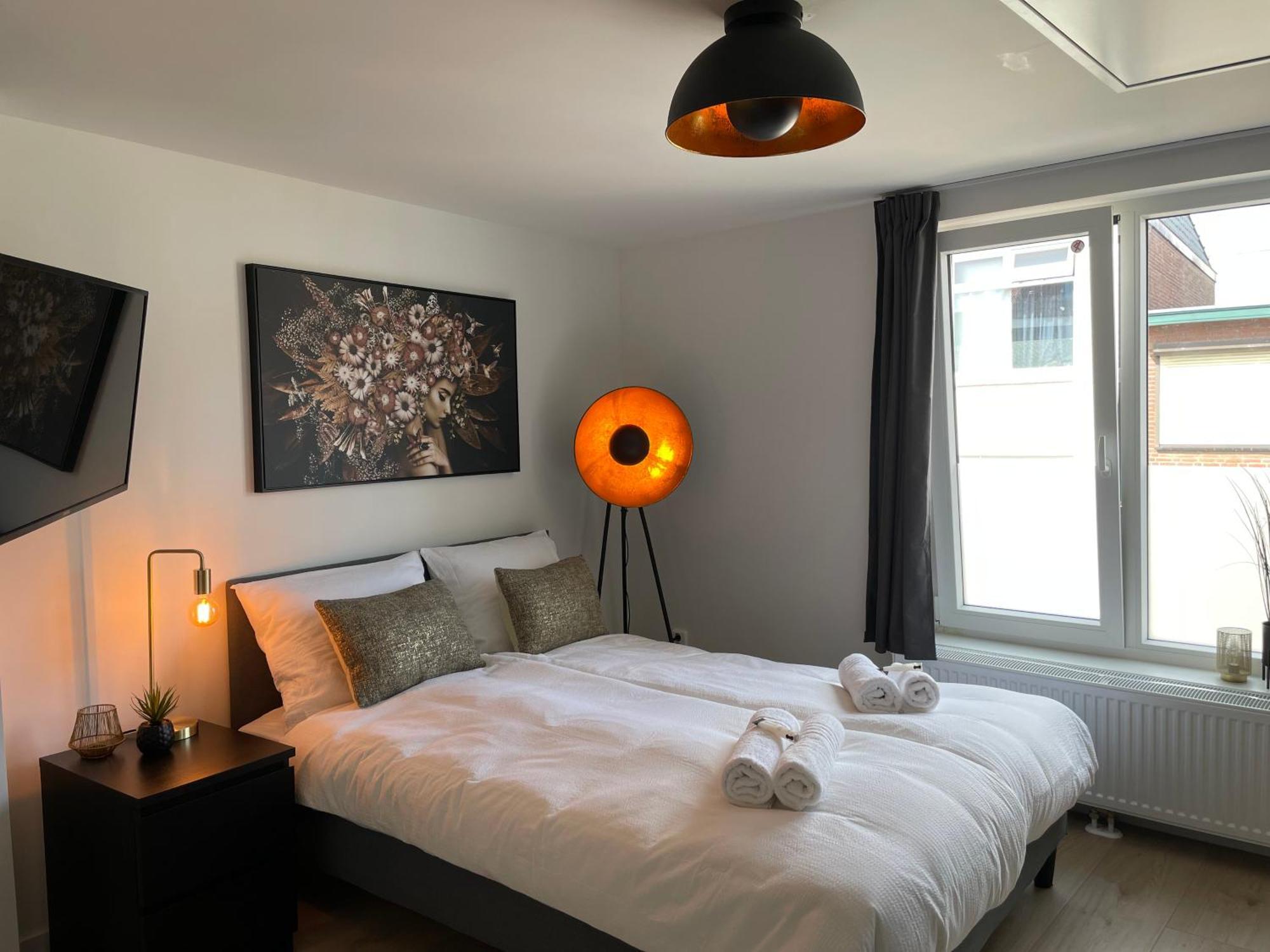 B&K Urban City Suites Тилбург Экстерьер фото