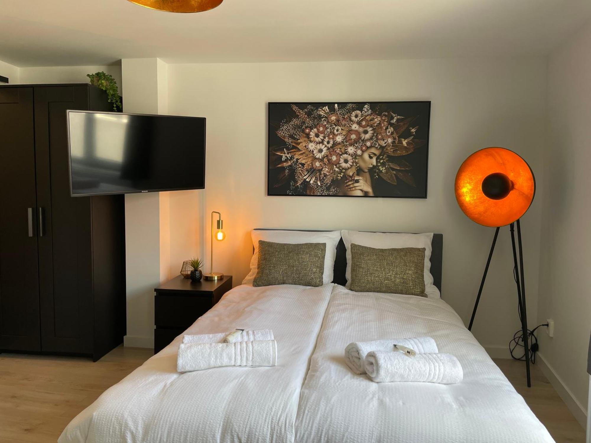 B&K Urban City Suites Тилбург Экстерьер фото