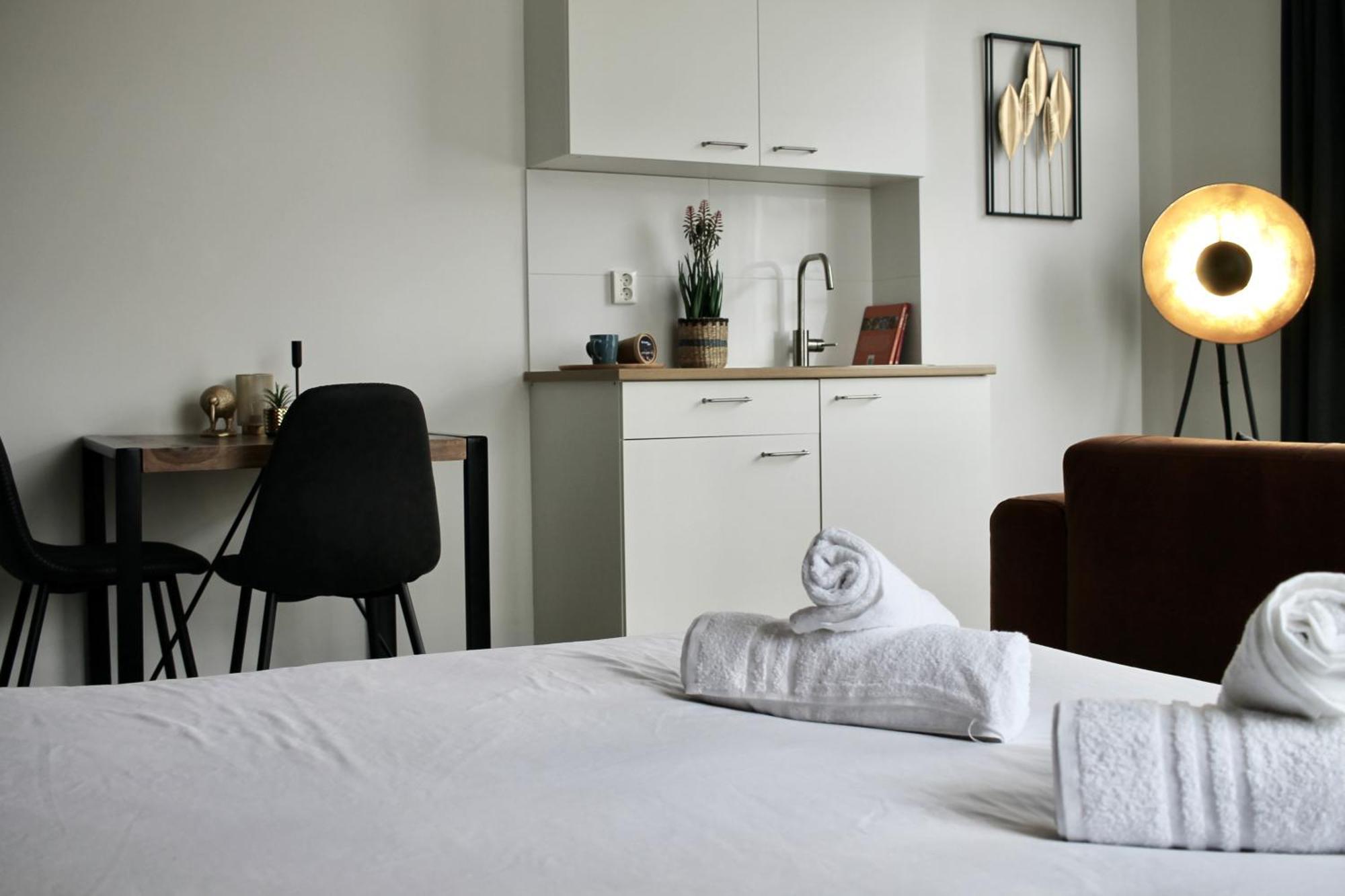 B&K Urban City Suites Тилбург Экстерьер фото