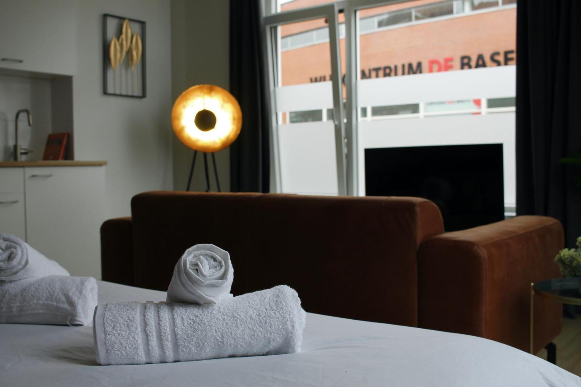 B&K Urban City Suites Тилбург Экстерьер фото