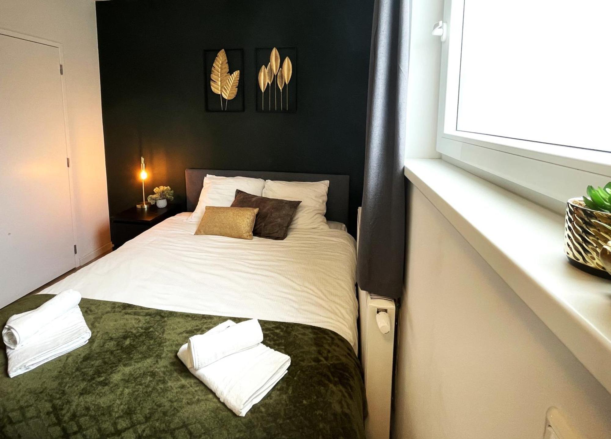 B&K Urban City Suites Тилбург Экстерьер фото
