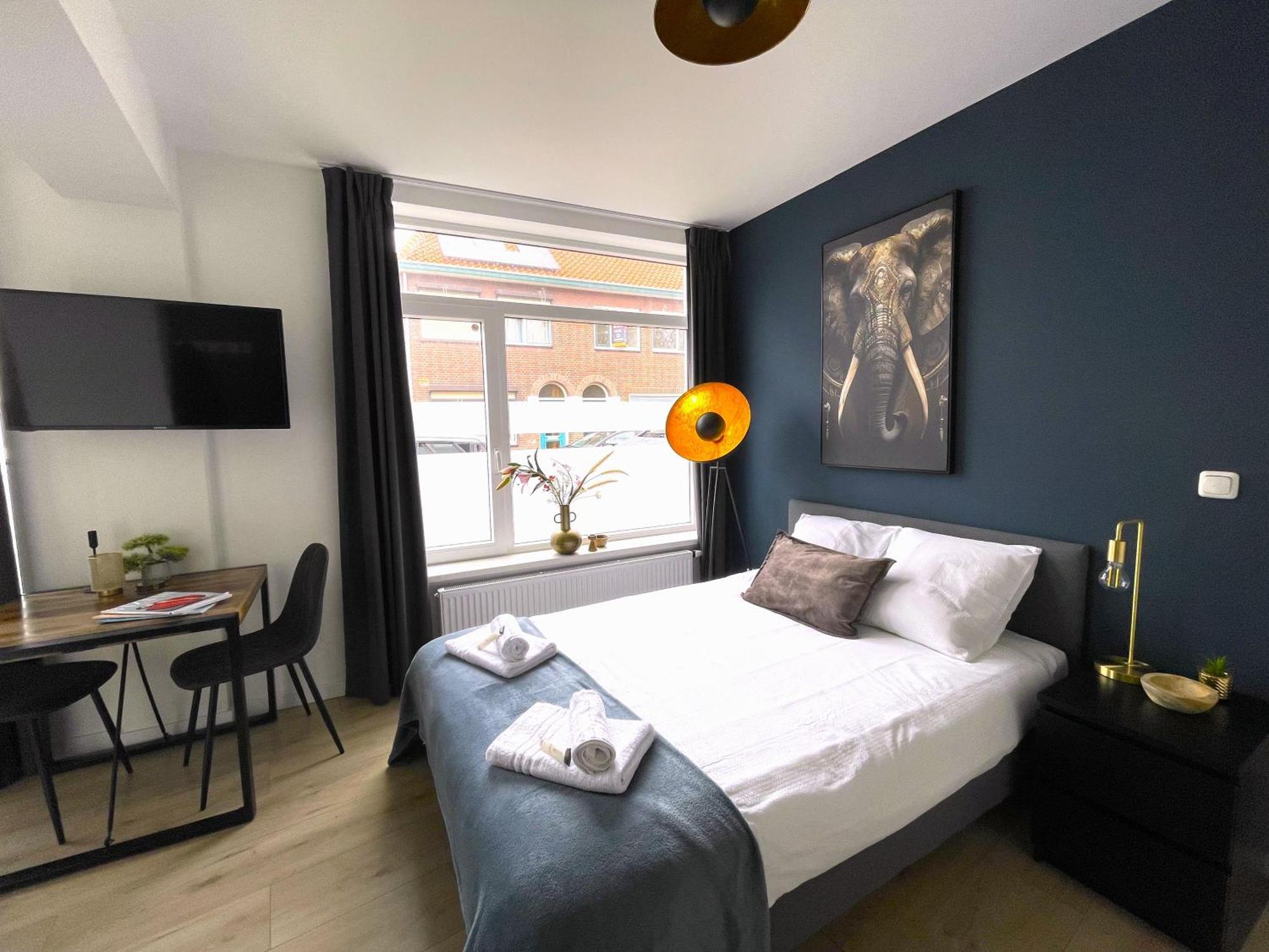 B&K Urban City Suites Тилбург Экстерьер фото