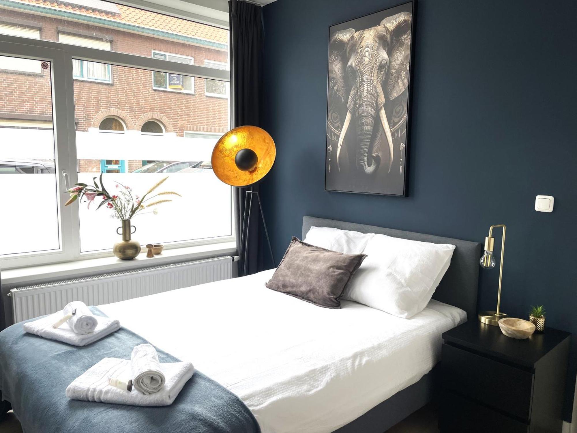 B&K Urban City Suites Тилбург Экстерьер фото