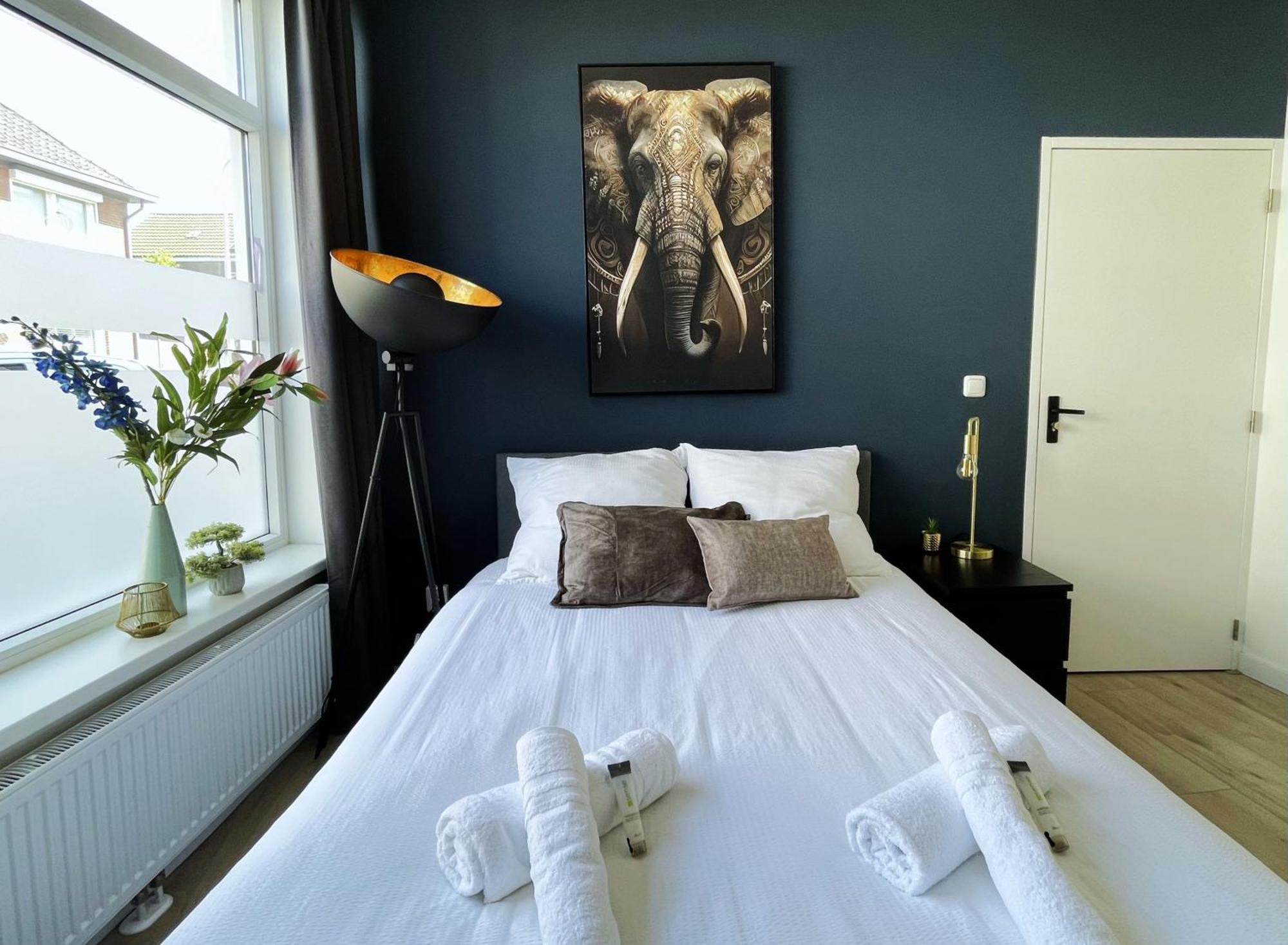 B&K Urban City Suites Тилбург Экстерьер фото