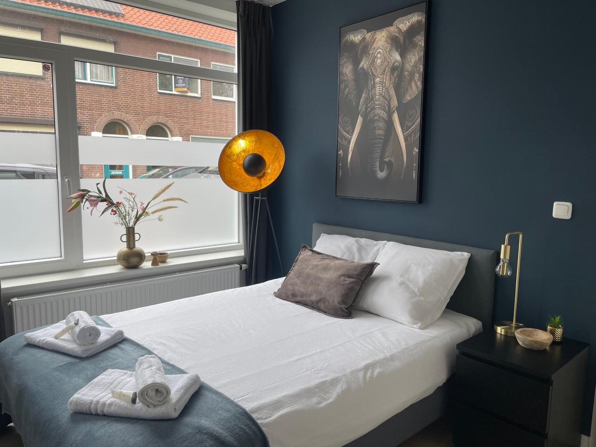 B&K Urban City Suites Тилбург Экстерьер фото