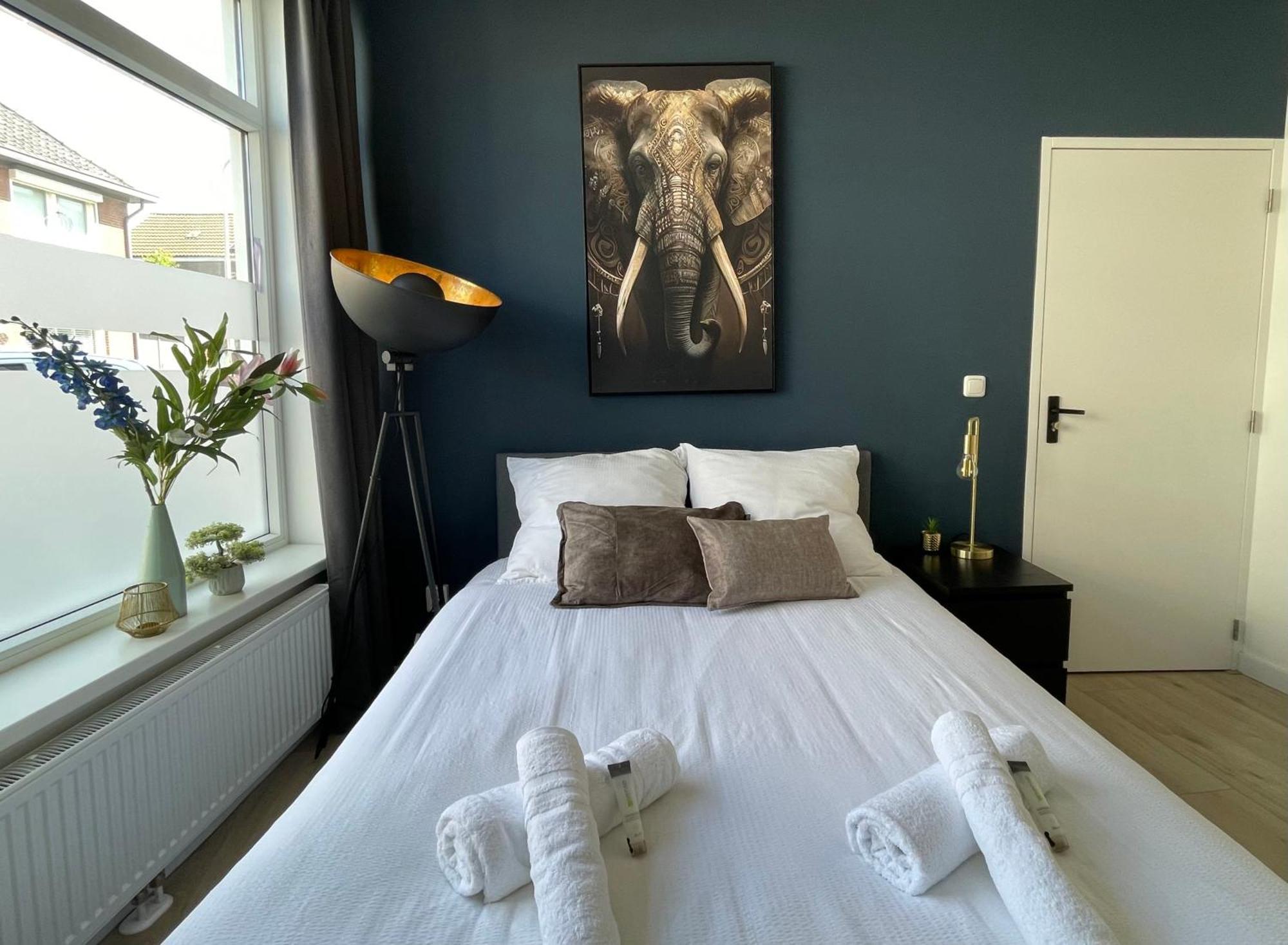 B&K Urban City Suites Тилбург Экстерьер фото