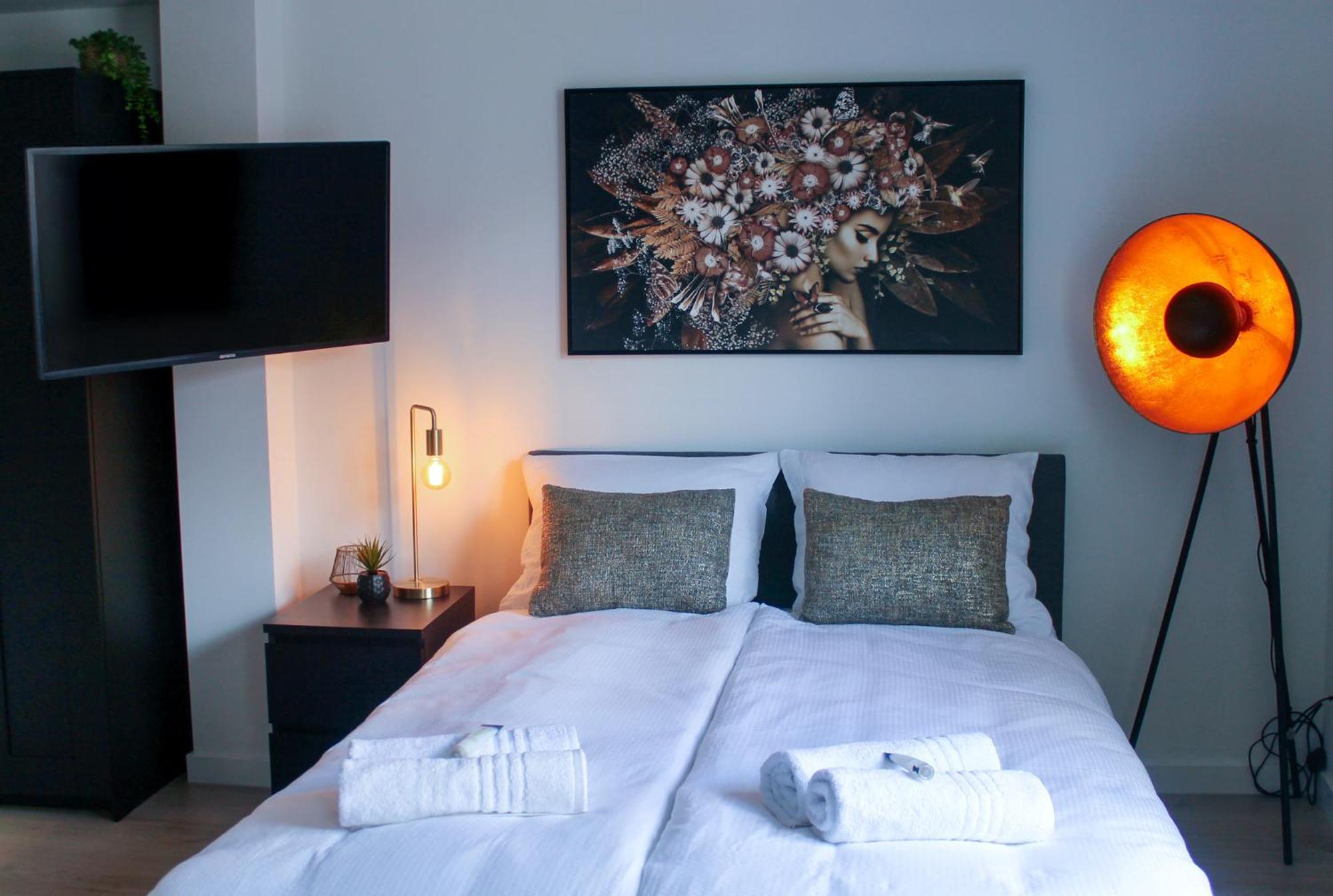 B&K Urban City Suites Тилбург Экстерьер фото