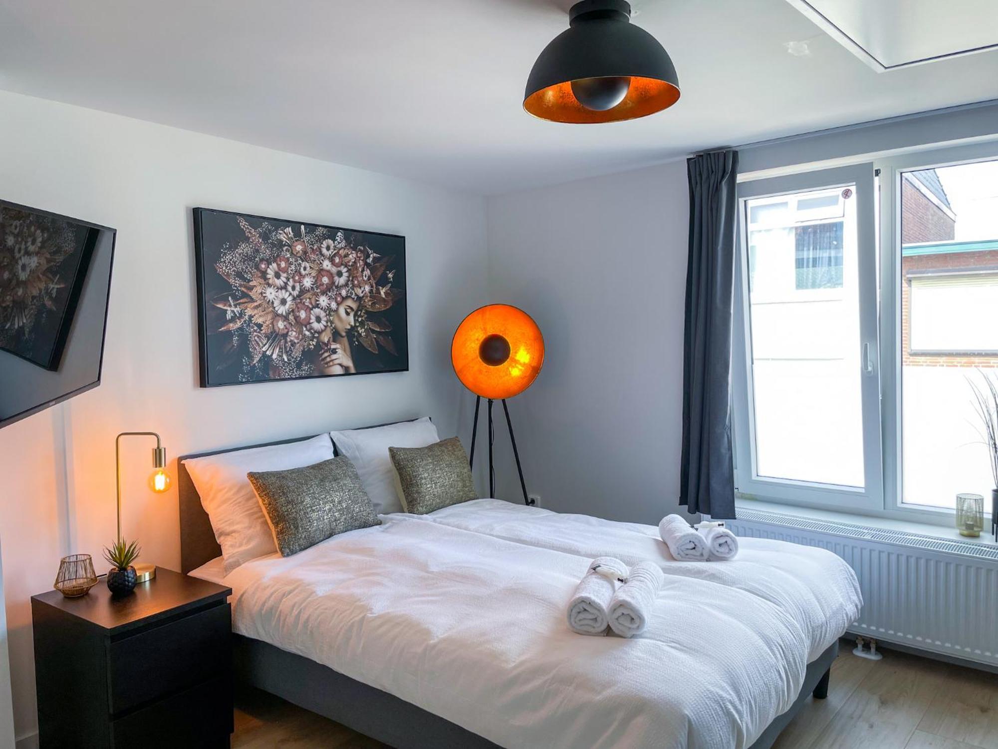 B&K Urban City Suites Тилбург Экстерьер фото