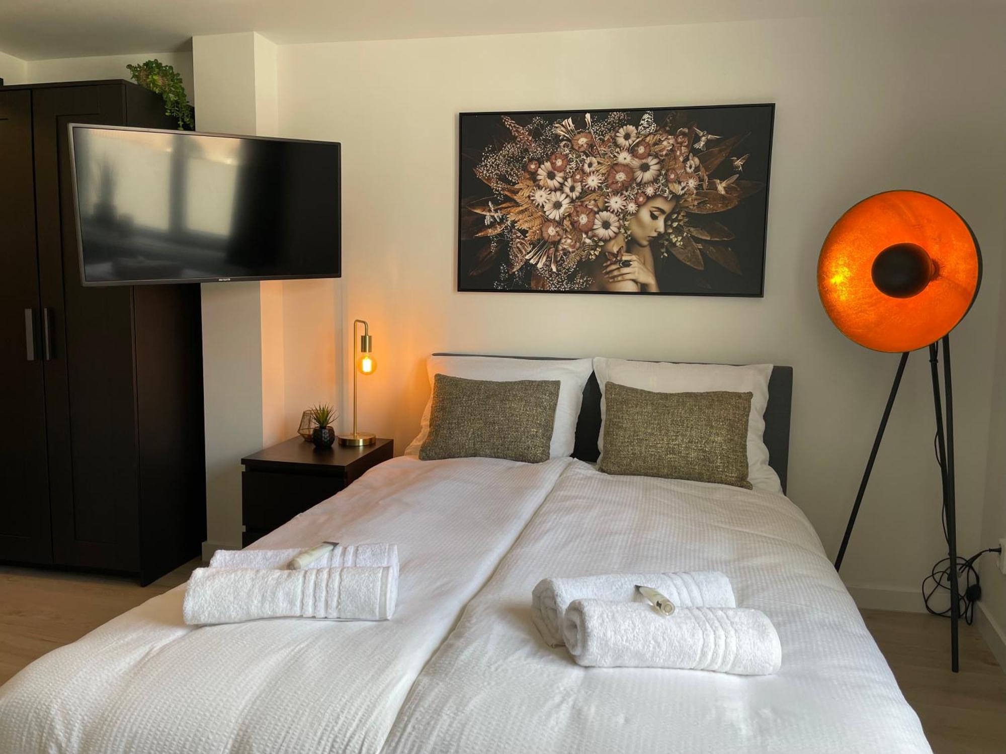 B&K Urban City Suites Тилбург Экстерьер фото