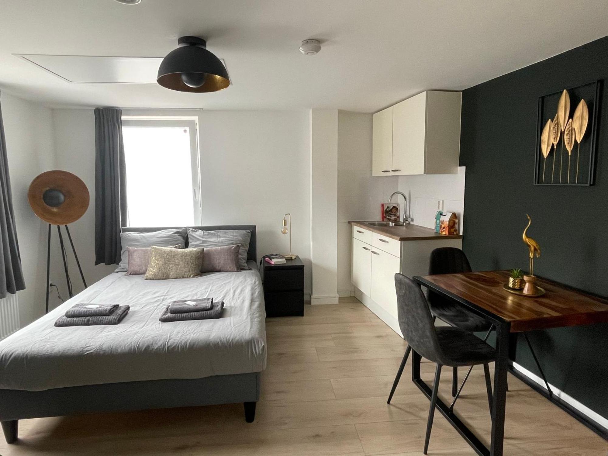 B&K Urban City Suites Тилбург Экстерьер фото