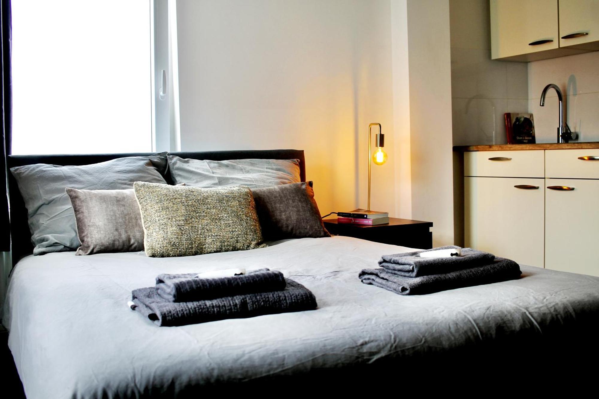 B&K Urban City Suites Тилбург Экстерьер фото